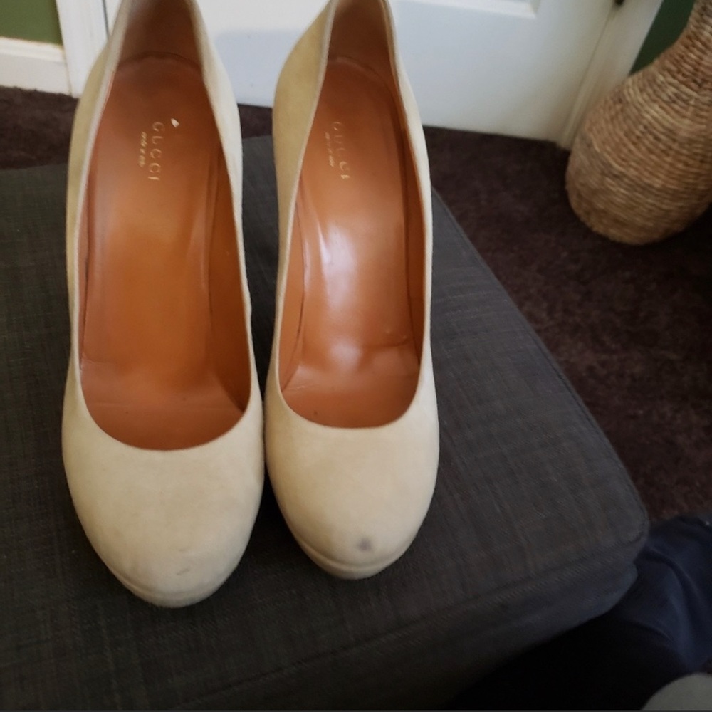 Gucci suede pumps great condition